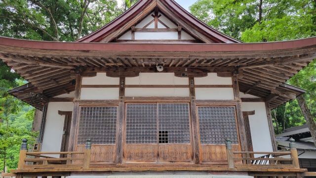 祭具殿のモデルとなった飯島八幡神社の写真