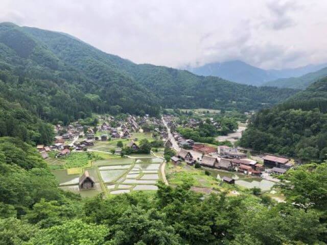 梨花ちゃんが雛見沢村を一望する場所（萩野城跡展望台）の写真